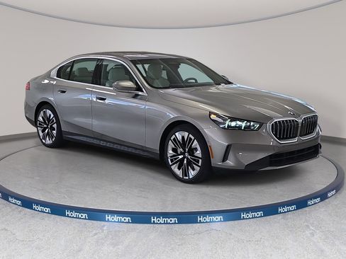 New 2026 BMW 530i RWD image 3