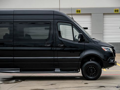 Used 2024 Mercedes-Benz Sprinter 2500 image 23