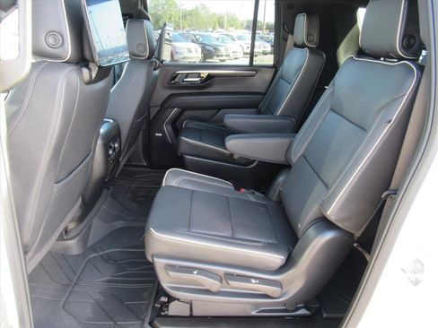 Used 2025 Chevrolet Suburban Premier image 35