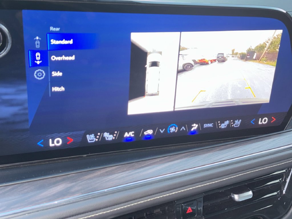 Used 2025 Chevrolet Suburban Premier RWD image 28