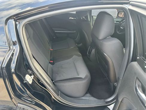 Used 2019 Dodge Charger SXT RWD image 8