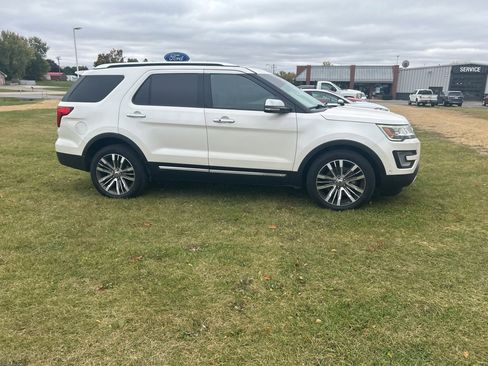 Used 2017 Ford Explorer Platinum image 8