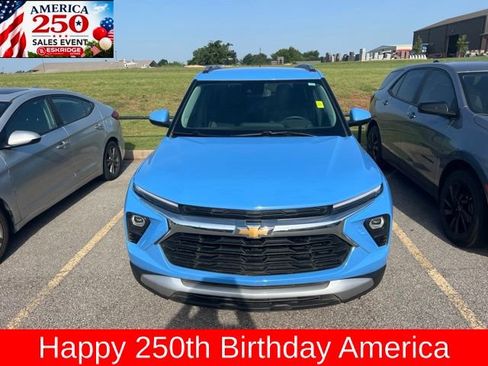 Used 2024 Chevrolet TrailBlazer LT w/ Convenience Package FWD image 2