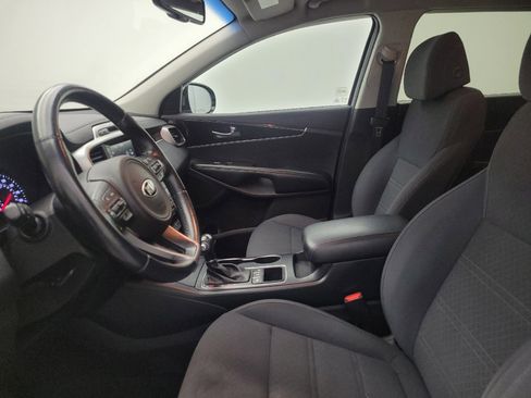 Used 2017 Kia Sorento LX w/ LX Convenience Package image 17