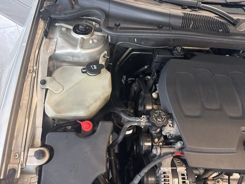 Used 2010 Buick Lucerne CXL image 33