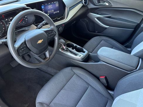 Used 2025 Chevrolet Trax LS FWD image 5