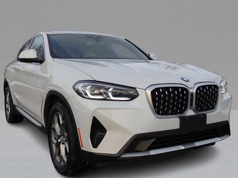 Used 2023 BMW X4 xDrive30i w/ Parking Assistance Package image 3