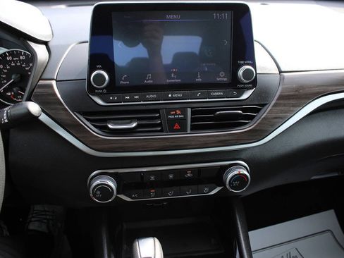 Used 2024 Nissan Altima 2.5 SV image 14