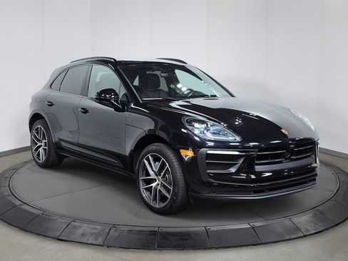 Certified 2026 Porsche Macan AWD/4WD image 9