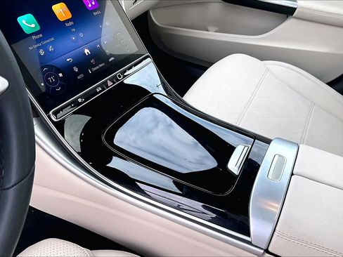 Used 2025 Mercedes-Benz C 300 4MATIC Sedan image 31