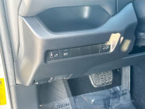 Used 2021 Toyota RAV4 XLE w/ Convenience Package image 10