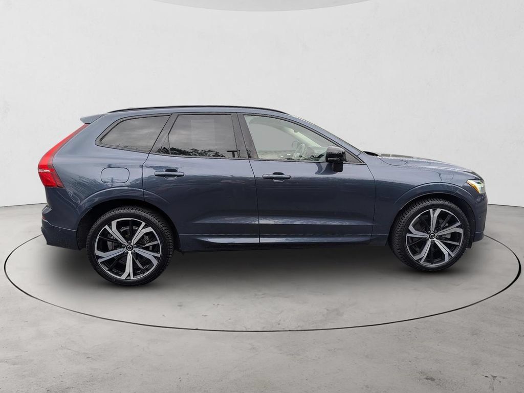 Certified 2024 Volvo XC60 T8 Ultimate w/ Protection Package Premier AWD/4WD image 4