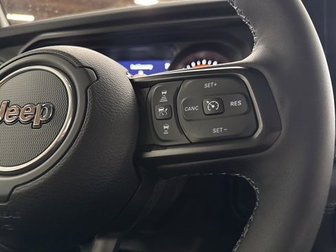 Used 2025 Jeep Wrangler Unlimited Rubicon image 13