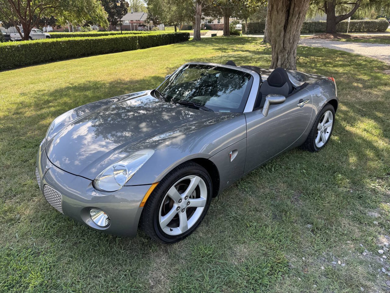 Used 2006 Pontiac Solstice Convertible w/ Power Package RWD image 2