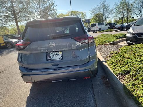 Used 2024 Nissan Rogue SL image 6