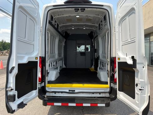 Used 2023 Ford Transit 250 148 High Roof AWD w/ Exterior Upgrade Package image 32