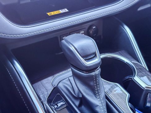 Used 2023 Toyota Highlander Platinum image 25