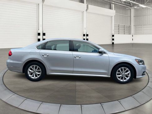 Used 2016 Volkswagen Passat 1.8T S FWD image 2