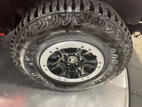 Used 2024 Ford Bronco Badlands image 14