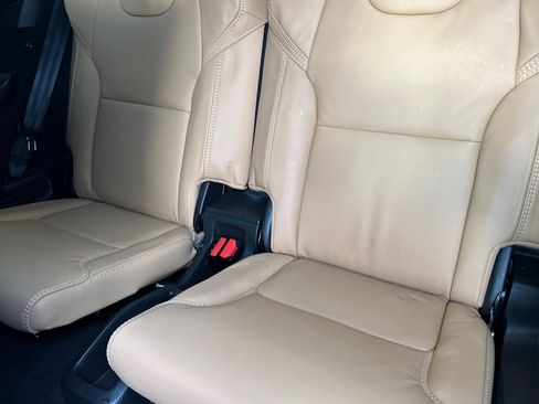 Certified 2025 Volvo XC90 T8 Ultra image 18