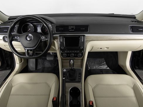 Used 2018 Volkswagen Passat 2.0T SE image 35