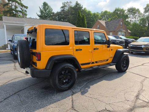 Used 2012 Jeep Wrangler Unlimited Sahara w/ Dual Top Group AWD/4WD image 5