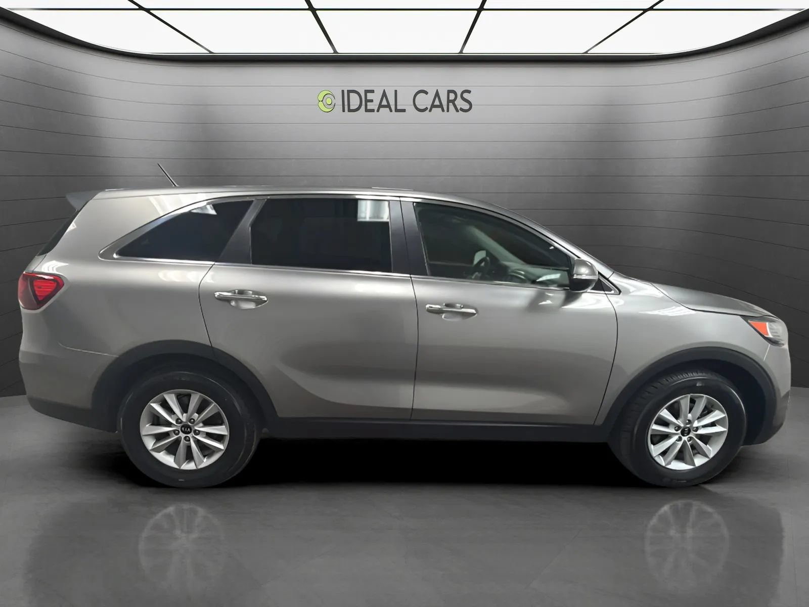 Used 2019 Kia Sorento L FWD image 4