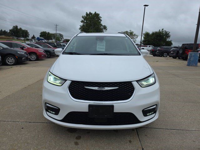 Certified 2022 Chrysler Pacifica Touring-L AWD/4WD image 2