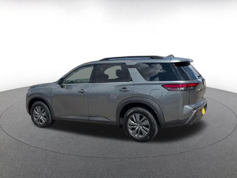 Used 2025 Nissan Pathfinder SV FWD image 8