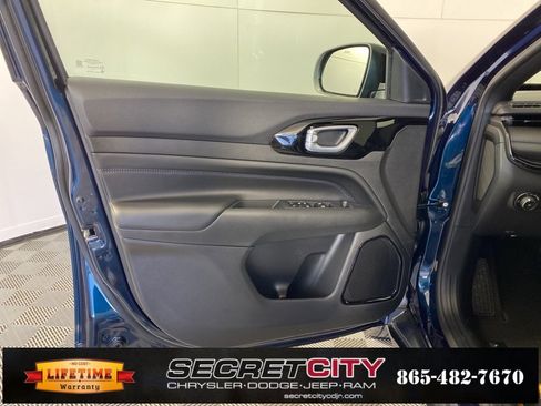 New 2026 Jeep Compass Latitude image 12