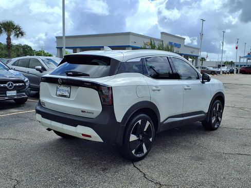 Used 2025 Nissan Kicks SR AWD/4WD image 2