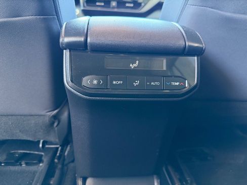 Used 2023 Toyota Highlander LE FWD image 45