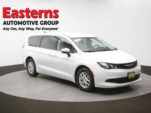 Used 2022 Chrysler Voyager LX image 46