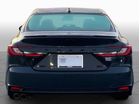 Used 2025 Toyota Camry SE FWD image 5
