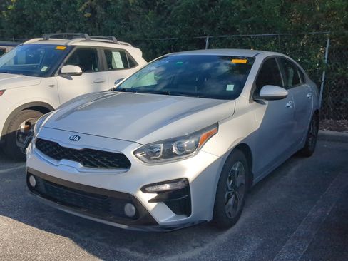 Certified 2020 Kia Forte LXS image 2