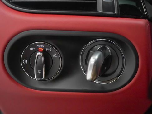 Used 2025 Porsche Macan image 25