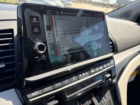 New 2026 Honda Odyssey Touring image 8