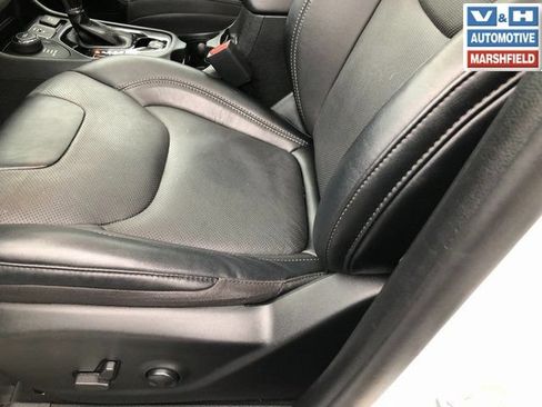 Used 2022 Jeep Cherokee Limited AWD/4WD image 15