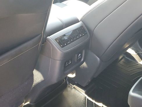 Used 2022 Nissan Pathfinder Platinum image 32