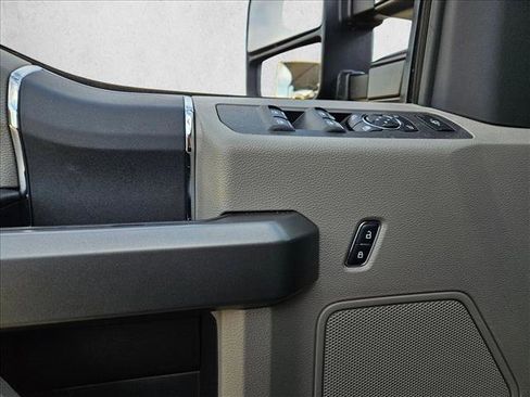 Used 2017 Ford F250 XLT w/ XLT Value Package image 9