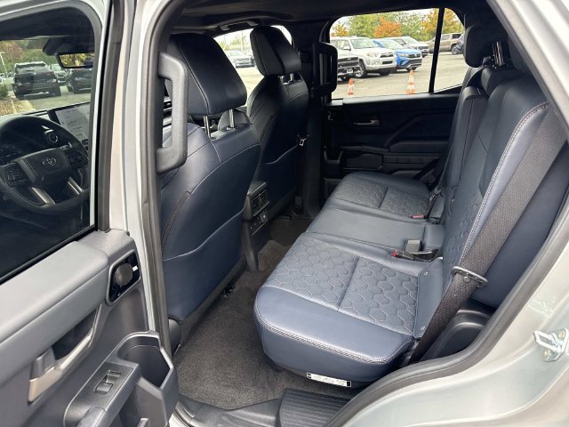 Used 2026 Toyota 4Runner Platinum AWD/4WD image 17