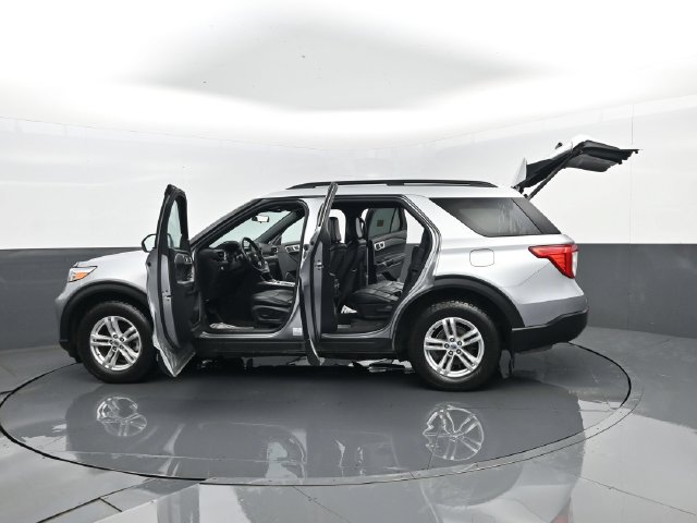 Used 2020 Ford Explorer XLT w/ Equipment Group 202A AWD/4WD image 31