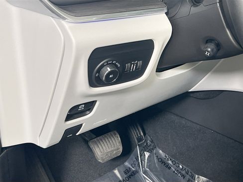 Used 2022 Jeep Grand Cherokee Overland AWD/4WD image 10