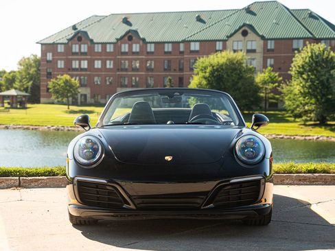 Used 2018 Porsche 911 Carrera 4S image 8