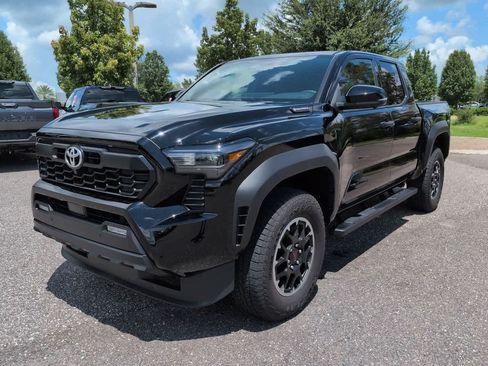 Used 2025 Toyota Tacoma TRD Off-Road w/ TRD Off Road Premium Package AWD/4WD image 2