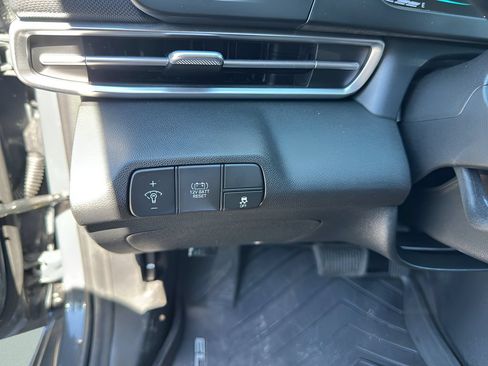 Used 2025 Hyundai Elantra Hybrid FWD image 15