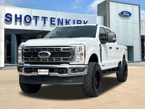 Used 2024 Ford F250 XLT w/ FX4 Off-Road Package AWD/4WD image 3