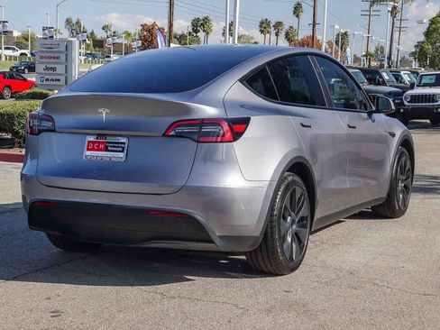 Used 2025 Tesla Model Y Long Range image 4