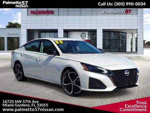 Used 2025 Nissan Altima 2.5 SR w/ SR Premium Package FWD image 1