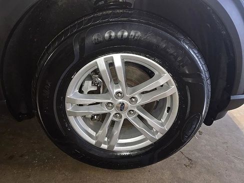 Used 2022 Ford Explorer XLT w/ Equipment Group 202A image 37